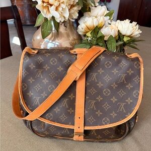 Authentic Louis Vuitton Saumur 35 Crossbody Shoulder Boho Bag